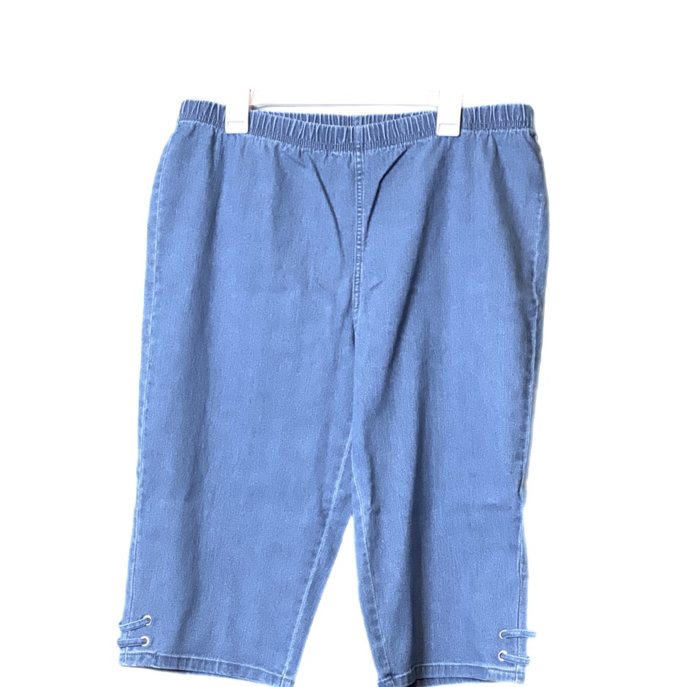Real Size Woman’s Blue Denim Capri, Size XL Elastic Waist Band NWOT - Picture 2 of 6